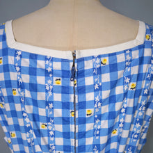 Load image into Gallery viewer, 50s BLUE AND WHITE CHECKED FULL SKIRTED COTTON DRESS WITH LITTLE YELLOW ROSES AND IVY - S-M