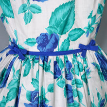 Load image into Gallery viewer, 50s BLUE WHITE FLORAL ROSE PRINT FULL SKIRTED COTTON DRESS - S