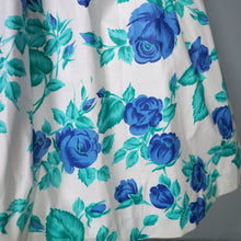 Load image into Gallery viewer, 50s BLUE WHITE FLORAL ROSE PRINT FULL SKIRTED COTTON DRESS - S