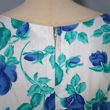 Load image into Gallery viewer, 50s BLUE WHITE FLORAL ROSE PRINT FULL SKIRTED COTTON DRESS - S