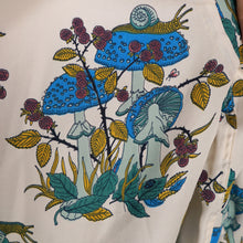 Load image into Gallery viewer, 70s AUTUMNAL NOVELTY PRINT MUSHROOM AND SNAIL PRINT SHIRT - L