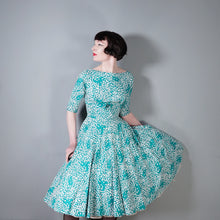 Load image into Gallery viewer, 50s CALIFORNIA EMERALD GREEN AND WHITE LEAF PRINT FULL SKIRTED DRESS - XS
