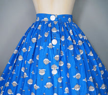 Load image into Gallery viewer, BLUE AND WHITE HOT AIR BALLOON NOVELTY PRINT 50s FULL SKIRT - 25"