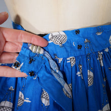 Load image into Gallery viewer, BLUE AND WHITE HOT AIR BALLOON NOVELTY PRINT 50s FULL SKIRT - 25"