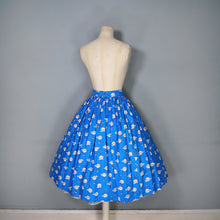 Load image into Gallery viewer, BLUE AND WHITE HOT AIR BALLOON NOVELTY PRINT 50s FULL SKIRT - 25"