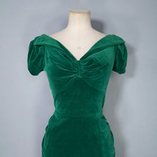 Load image into Gallery viewer, 50s FITTED OFF SHOULDER GREEN VELVET COCKTAIL DRESS WITH BACK DRAPE - S