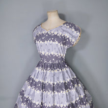 Load image into Gallery viewer, 50s EASTEX GREY FLORAL DAISY PRINT COTTON FULL SKIRT DRESS - XS-S