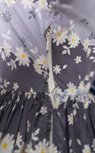 Load image into Gallery viewer, 50s EASTEX GREY FLORAL DAISY PRINT COTTON FULL SKIRT DRESS - XS-S