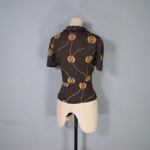 70s BROWN ART DECO LADY AMULET PRINT PUFF SLEEVE SHIRT - L