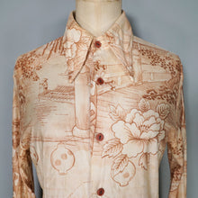 Load image into Gallery viewer, 70s CHINESE ROMANTIC SCENIC NOVELTY PRINT SILKY SHIRT - S