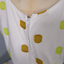 Load image into Gallery viewer, 50s WHITE FULL SKIRTED DRESS WITH WOVEN COLOURFUL DOTS - S