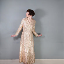 Load image into Gallery viewer, 60s "CALIFORNIA" GOLD AND PASTEL PINK METALLIC MAXI COAT - M