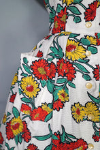 Load image into Gallery viewer, 50s RED YELLOW FLORAL SEERSUCKER COTTON DAY DRESS - M