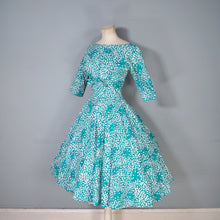 Load image into Gallery viewer, 50s CALIFORNIA EMERALD GREEN AND WHITE LEAF PRINT FULL SKIRTED DRESS - XS