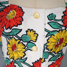 Load image into Gallery viewer, 50s RED YELLOW FLORAL SEERSUCKER COTTON DAY DRESS - M
