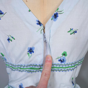 50s LIGHT BLUE VIOLET FLOWER PRINT CALIFORNIA COTTONS DRESS - S