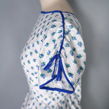 Load image into Gallery viewer, 60s BLUE WHITE ROSEBUD FLORAL AND POLKA DOT PRINT COTTON DAY DRESS - XS / petite fit