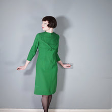 Load image into Gallery viewer, 60s PEA GREEN WOOL FITTED SHIFT DRESS - M