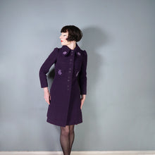 Load image into Gallery viewer, 60s HARRODS PURPLE PUFF SLEEVE MOD COAT WITH FLORAL APPLIQUE - XS