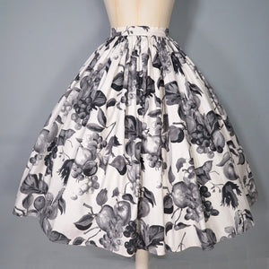 50s BLACK AND WHITE COTTON FRUIT PRINT NOVELTY FULL SKIRT - 27"
