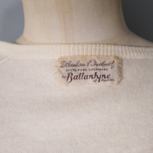 Load image into Gallery viewer, 50s / 60s BALLENTYNE INTARSIA BUMBLE BEE AND FLOWER PURE CASHMERE CARDIGAN - XS-S