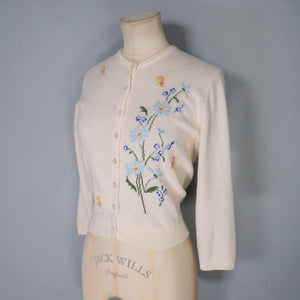 50s / 60s BALLENTYNE INTARSIA BUMBLE BEE AND FLOWER PURE CASHMERE CARDIGAN - XS-S