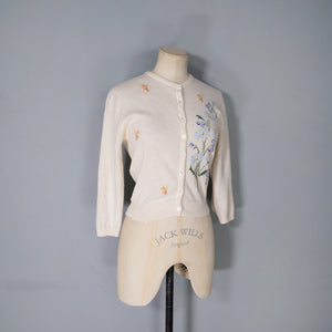 50s / 60s BALLENTYNE INTARSIA BUMBLE BEE AND FLOWER PURE CASHMERE CARDIGAN - XS-S