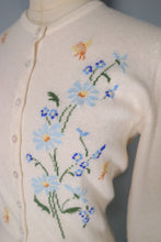 Load image into Gallery viewer, 50s / 60s BALLENTYNE INTARSIA BUMBLE BEE AND FLOWER PURE CASHMERE CARDIGAN - XS-S