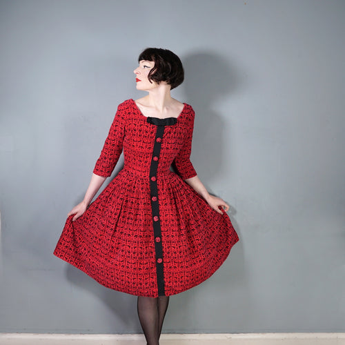 50s RED AND BLACK ANIMAL FOLK PRINT FULL SKIRTED CORDUROY DRESS - M