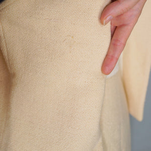 60s CREAM LILLI ANN THICK WOVEN WOOL SUIT WITH PENCIL SKIRT AND OPEN JACKET - XS-S