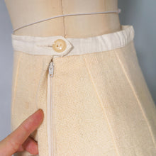 Load image into Gallery viewer, 60s CREAM LILLI ANN THICK WOVEN WOOL SUIT WITH PENCIL SKIRT AND OPEN JACKET - XS-S