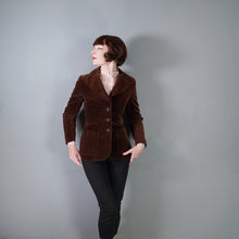 Load image into Gallery viewer, 70s BROWN VELVET CORD FITTED ACADEMIA BLAZER JACKET - XS-S