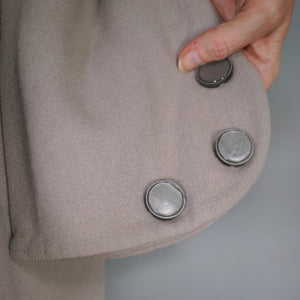 50s GREY STRONG SHOULDERED SWING JACKET / COAT WITH BUTTON DESIGN - M-L