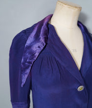 Load image into Gallery viewer, 70s BUS STOP / LEE BENDER DARK BLUE BLOUSE WITH HUGE DAGGER COLLAR - XS