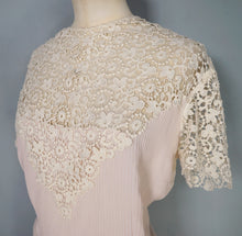 Load image into Gallery viewer, 40s 50s CREAM RIBBED GUIPURE LACE BLOUSE - L