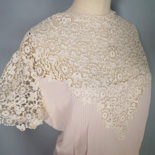 Load image into Gallery viewer, 40s 50s CREAM RIBBED GUIPURE LACE BLOUSE - L
