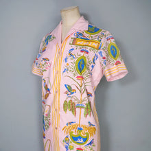 Load image into Gallery viewer, 60s PINK "SERBIN" MURIEL RYAN NOVELTY BIRD PRINT SHIFT DRESS - S