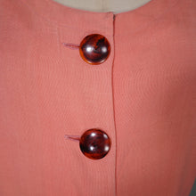 Load image into Gallery viewer, EARLY 50s SALMON PINK L&#39;AIGLON SOFT RAYON FITTED DRESS WITH TORTOISE SHELL BUTTONS - S