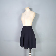 Load image into Gallery viewer, 40s PLEATED SPORTY MIDNIGHT BLUE/BLACK CULOTTE SHORTS - 27.5-28"