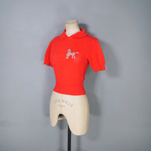 Load image into Gallery viewer, 50s "NYLON BY NEWPORT" POODLE APPLIQUE CORAL CROPPED JUMPER - XXS / PETITE