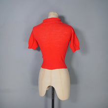 Load image into Gallery viewer, 50s "NYLON BY NEWPORT" POODLE APPLIQUE CORAL CROPPED JUMPER - XXS / PETITE