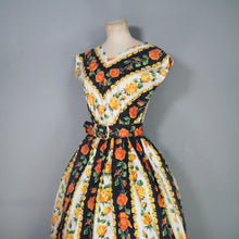 Load image into Gallery viewer, 50s 60s "VOGUE" ORANGE AND YELLOW ROSE COTTON DAY DRESS WITH BELT - S