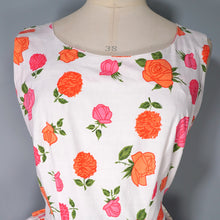 Load image into Gallery viewer, 50s 60s PINK AND ORANGE ROSE FLORAL COTTON DAY DRESS - M
