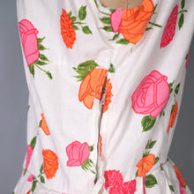 Load image into Gallery viewer, 50s 60s PINK AND ORANGE ROSE FLORAL COTTON DAY DRESS - M