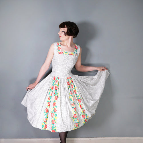 50s CARNEGIE WHITE PATTERNED FULL SKIRTED DRESS WITH ROSE BANDS - S