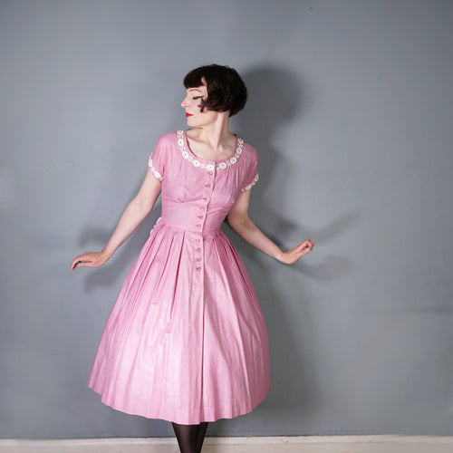 50s VICKY VAUGN DUSKY PINK TEA DRESS WITH LACE AND RHINESTONES - M