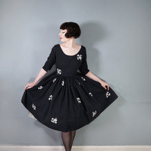 Load image into Gallery viewer, 50s BLACK AND WHITE FLORAL EMBROIDERED FULL SKIRTED PARTY DRESS - XS