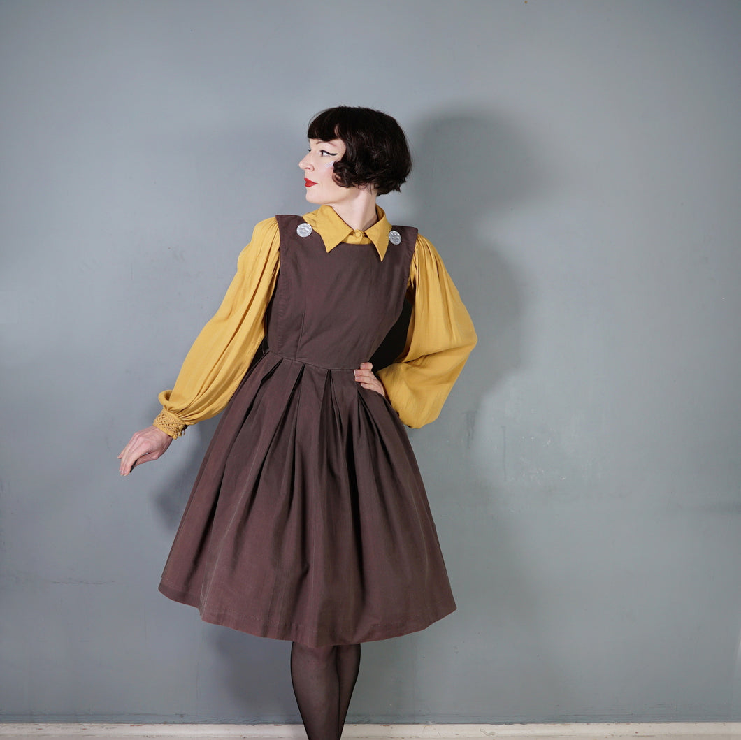 60s BROWN PINAFORE STYLE FULL SKIRTED DAY DRESS WITH BUTTONED BIB  - XS / petite