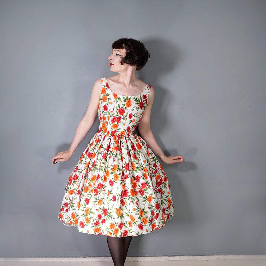 50s WHITE RED AND ORANGE BUSHY FLORAL SUN DRESS WITH FULL SKIRT - S