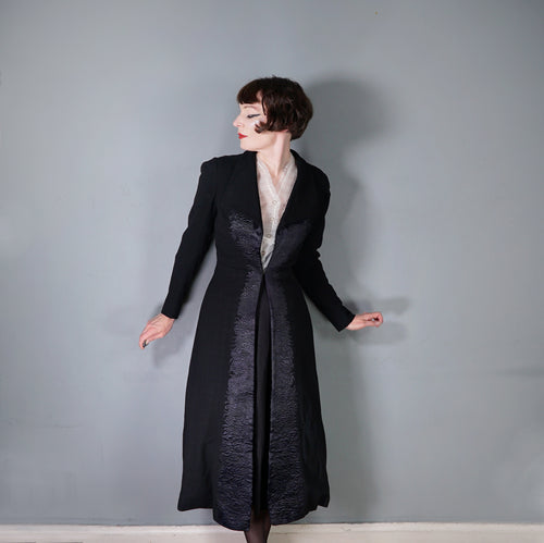 HARRODS BLACK 40s WOOL CREPE COAT WITH QUILT STITCHED SATIN PLACKET - S-M